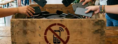 Desconexión total del móvil este jueves: cientos de personas se reúnen para un retiro tecnológico 