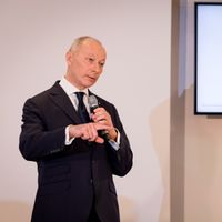 Thierry Bolloré podría convertir Jaguar en una marca de coches eléctricos, con un nuevo compacto apuntando al Tesla Model 3