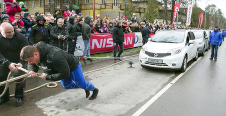 ¿Tirar de doce Nissan Note? ¡Pan comido!