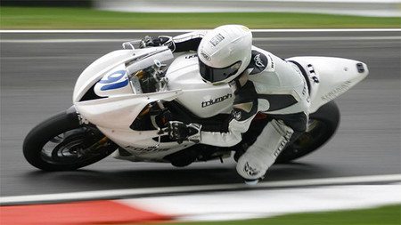 Entrevista con Aleix Aulestia, un aventurero en la Support Series del British Superbikes
