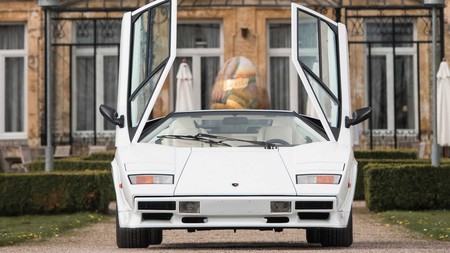 A subasta un Lamborghini Countach con acabados en oro, reencarnación de la opulencia y el exceso de los 80
