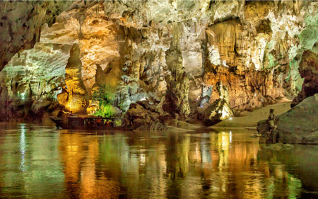 La cueva más grande del mundo está en Vietnam y bien vale una acampada