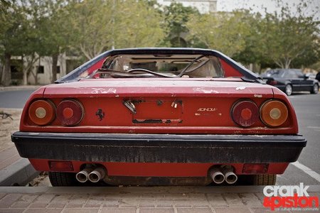 Ferrari Mondial 8 abandonado en Dubai