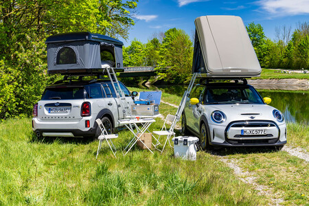 MINI camperiza los Countryman ALL4 y Cooper SE con esta tienda de techo para dos personas