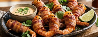 Cómo hacer camarones momia cubiertos de tocino y aderezo de chipotle para botanear