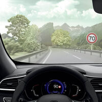 Todos los autos a partir de julio avisarán si superas el límite de velocidad en Europa, e incluso frenarán solos. Una ley que en México sería impensable