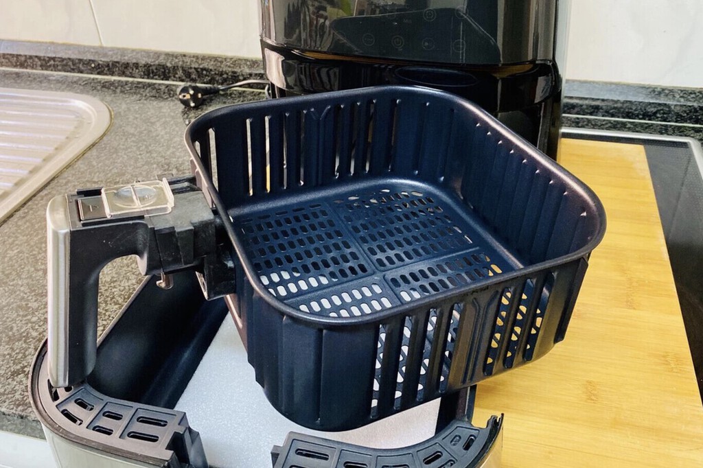 Este ingeniero químico tiene un truco ideal para limpiar tu freidora de aire: "es de lo más fácil usando percarbonato de sodio" 