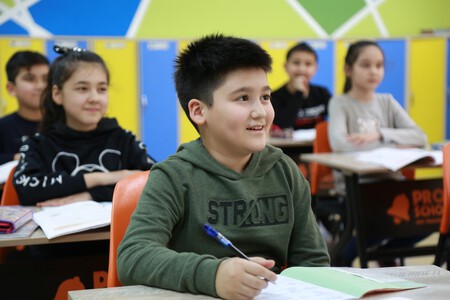No es que los listos se sienten en las primeras filas, es que sentarse delante les hace sacar buenas notas