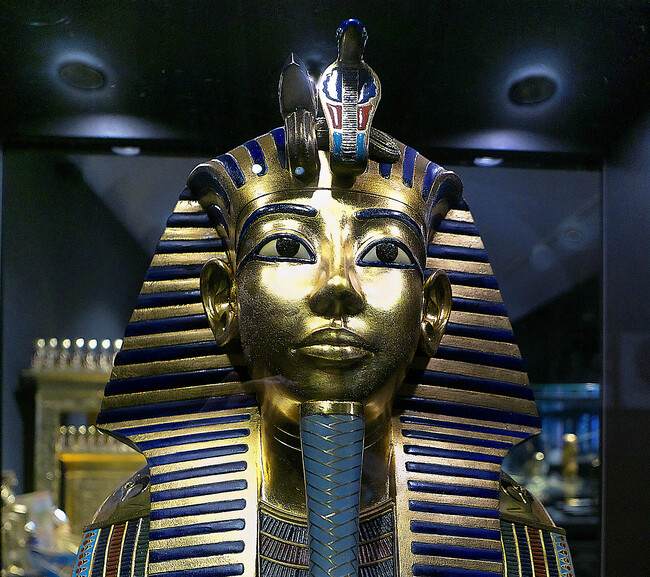 El Descubrimiento De La Tumba De Tutankhamun En Esta Serie No Fue Visto Como Arqueologia Sino Como Algo Peor