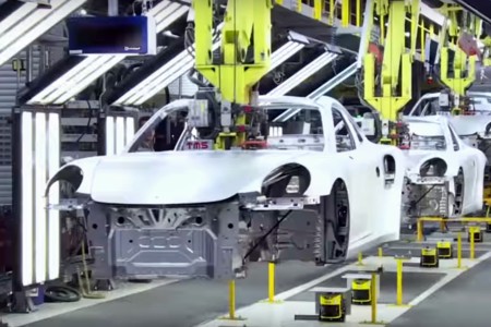 Cómo se construye un Porsche 911, en 120 segundos