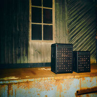 Marshall tiene una nueva bocina enorme que parece un amplificador clásico, pero dura más de un día sin cargarse