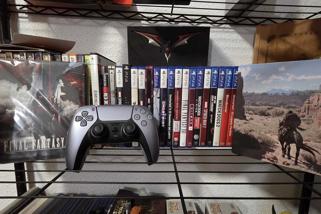 Consola PlayStation y discos físicos
