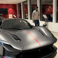 Carlos Sainz se va de Ferrari con el modelo más exclusivo de la marca: más de 2,2 millones de euros y solo para VIP