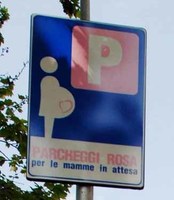 Estacionamiento reservado para embarazadas en Milán