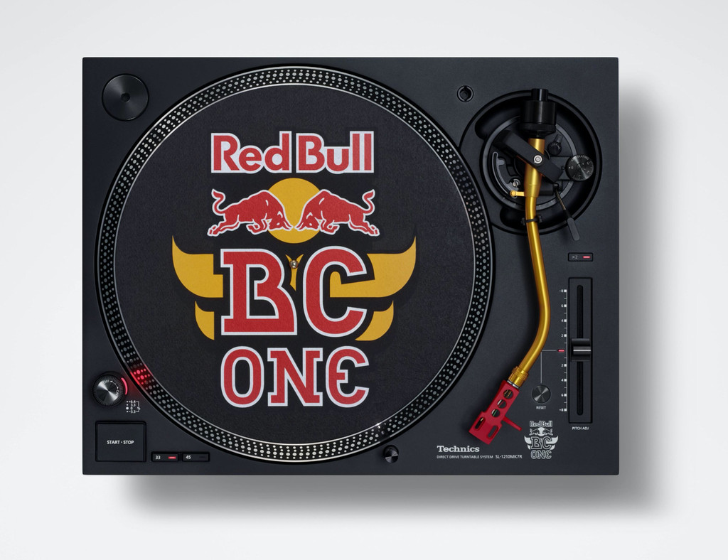 El tocadiscos Technics SL-1210MK7R es una edición especial con llamativa estética y también con unos componentes mejorados