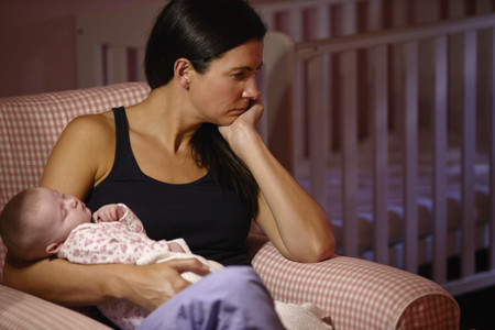Las madres que pasan por una cesárea no planeada tendrían mayores probabilidades de padecer depresión postparto: estudio