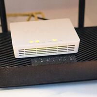 No escondas el router, mejor colocarlo en medio: qué tener en cuenta para encontrar el lugar con la mejor señal