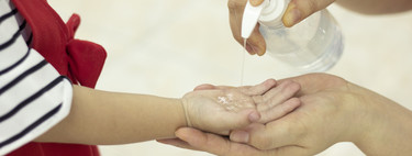 Mucho cuidado con el uso de geles de hidroalcohol en verano: una incorrecta aplicación y conservación puede conllevar riesgos