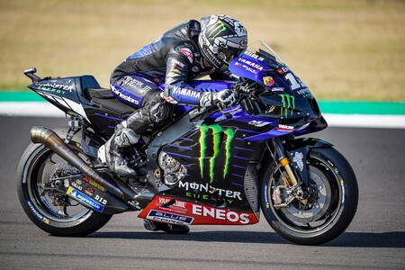Maverick Viñales se queda con la pole en Misano porque Pecco Bagnaia pisó el verde en la última curva