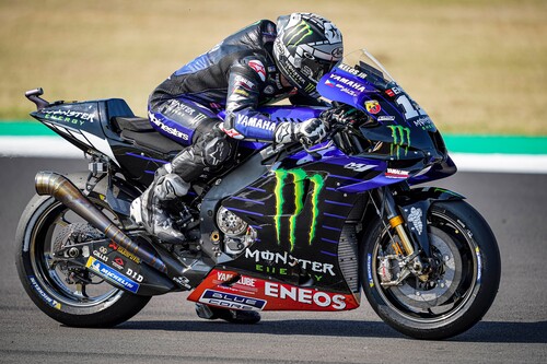 Maverick Viñales se queda con la pole en Misano porque Pecco Bagnaia pisó el verde en la última curva