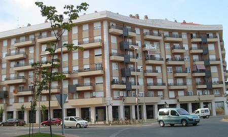 La compraventa de viviendas remontó a lo largo del mes de agosto después de 17 meses de caídas
