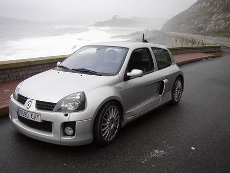 Renault Clio V6