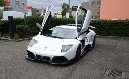 Este Lamborghini Murciélago Versace es uno de los 20 fabricados y sus 680 CV están buscando garaje