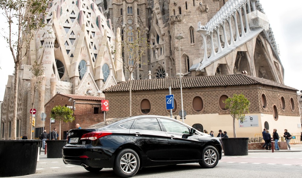 Uber vuelve a Barcelona con UberX, su servicio con conductores con