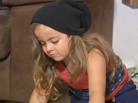 Un colegio prohíbe a un niño de 4 años ir a clase por llevar el pelo demasiado largo