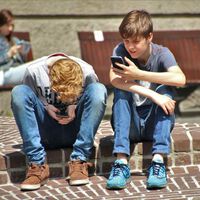 España quiere imitar a Australia y vetar las redes sociales a los menores. El problema: los jóvenes australianos no han hecho ni caso
