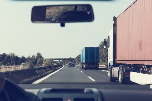Alertan de que el peaje en las carreteras españolas traerá duplicidad de pagos, productos más caros y discriminación