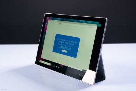 Un posible Surface Pro 6 se podría haber filtrado en imágenes con todo lujo de detalles antes de su lanzamiento
