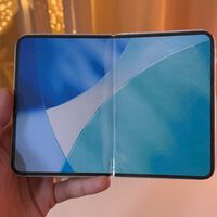 La estrategia de Apple con el iPhone plegable es justo la contraria a Samsung. No han diseñado un móvil que se abre, sino un iPad que se cierra