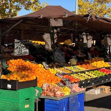 Un frutero denuncia el robo de una riñonera con más de 1.700 euros en el mercadillo de Alcobendas, toda la recaudación del día 