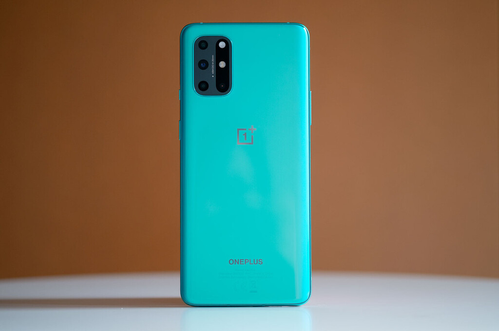 OnePlus dejará de preinstalar aplicaciones de Facebook en sus móviles (de momento)