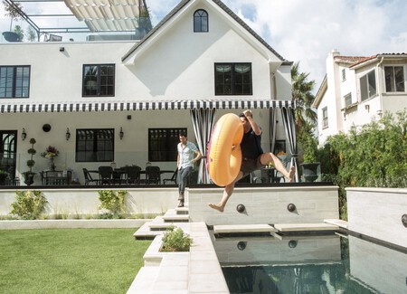 La piscina de Jonathan Scott y la fachada de su casa