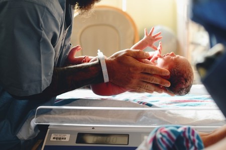 Nace el segundo bebé sano de una madre con coronavirus en España