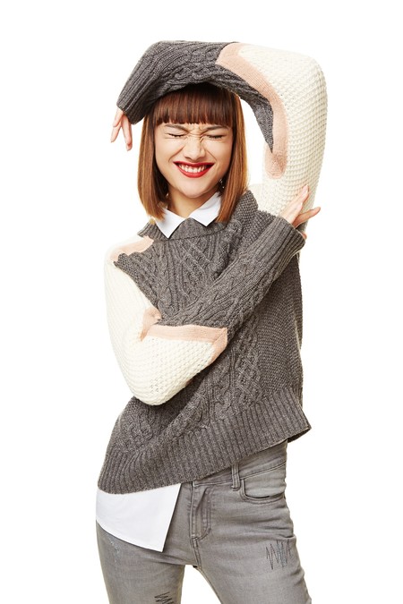Nos adelantamos al otoño con este jersey tricot gris con 30% de descuento en Desigual