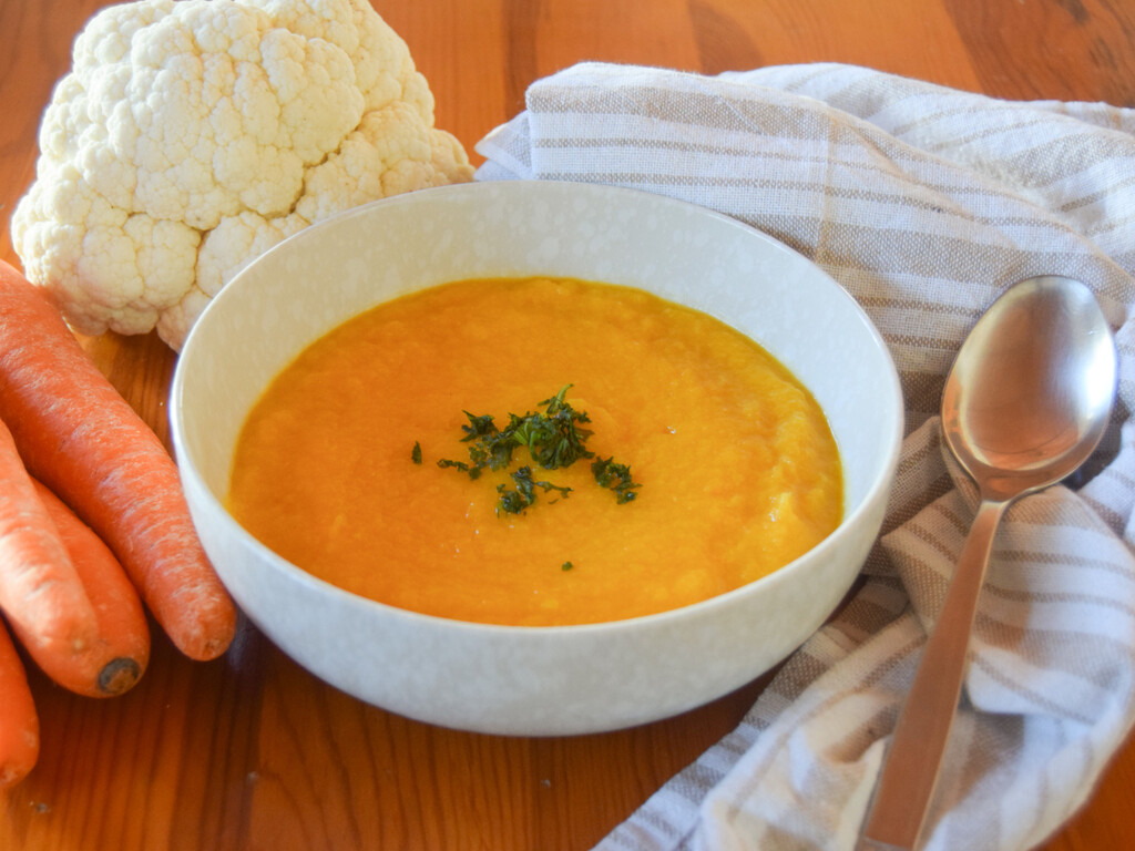 Crema de coliflor y zanahoria, la receta que repetirás una y otra vez