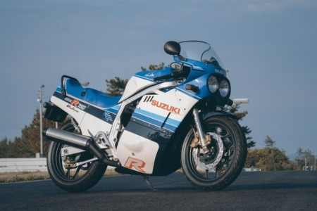 Y los ingleses siguen demostrando que nos dan mil vueltas: seguro para clásicas Suzuki