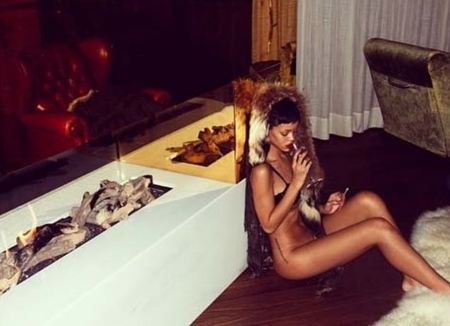 Rihanna, haga lo que haga, pasa de las bragas