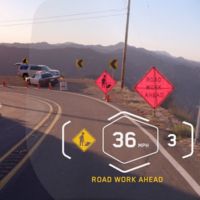 Y BMW también presenta un casco futurista con proyección HUD y cámara de visión trasera