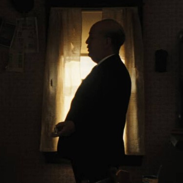 Alfred Hitchcock en 'Monstruo: La historia de Ed Gein'