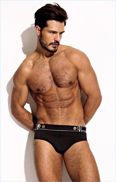 ¿Estás listo para la playa? Charlie tiene la colección definitiva para mostrar tus logros en el gimnasio