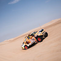 El rescate en el desierto que le dio al televisivo Jesús Calleja un Toyota oficial para el Dakar