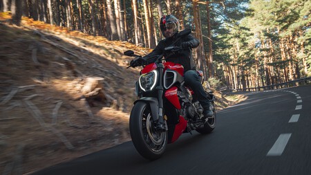 Ducati Diavel V4 2023 002