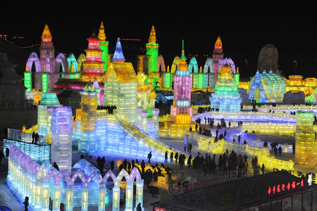 La construcción de hielo más grande de la historia en el festival más frío del mundo