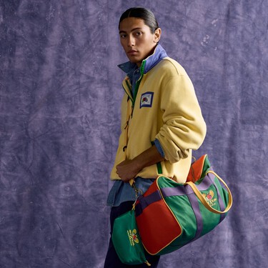 La nostalgia de los ochenta se vive a todo color con la colección cápsula de Zara y Fruit of the Loom que es tan cómoda y optimista para este otoño 