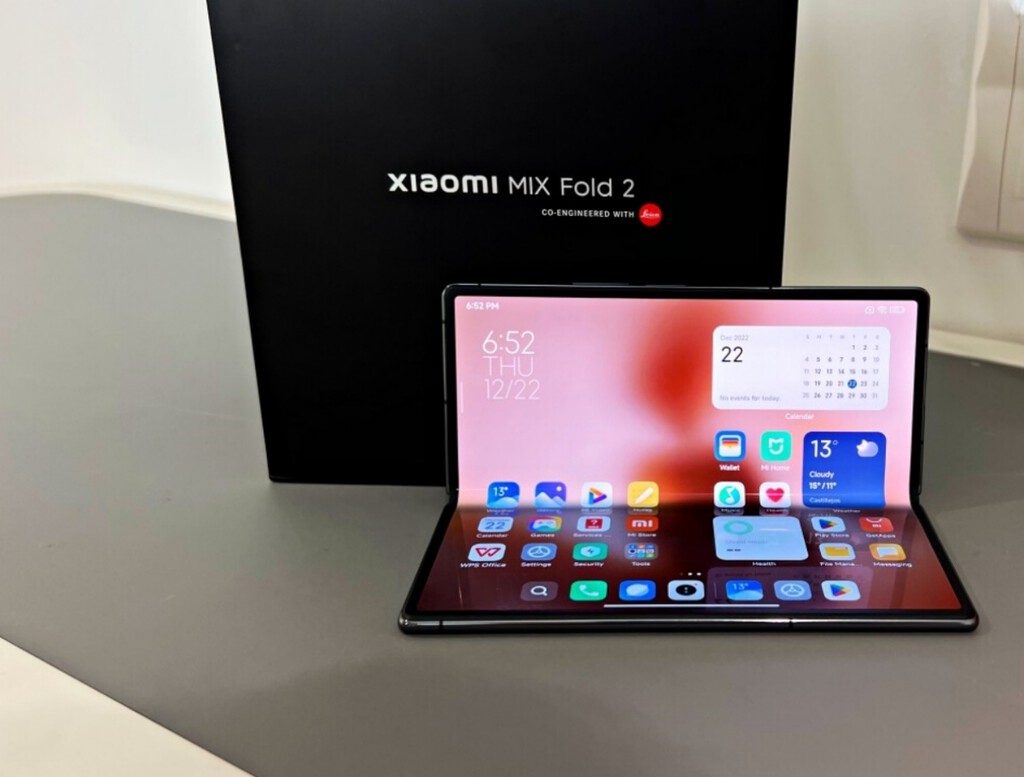 Xiaomi se fija en Samsung para su nuevo plegable: el Xiaomi Mix Flip ve filtrado el nombre y su diseño tipo ‘concha’ 
