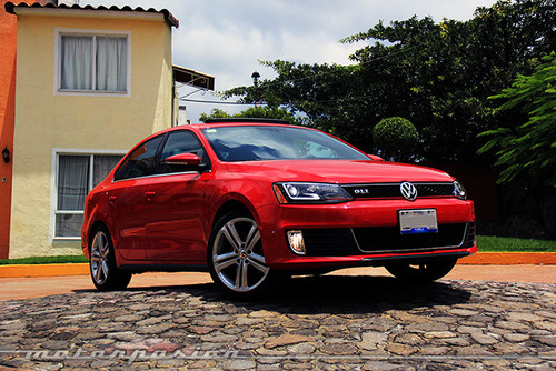 Probamos el Volkswagen Jetta GLI, y descubrimos el lado divertido de lo tradicional (I)